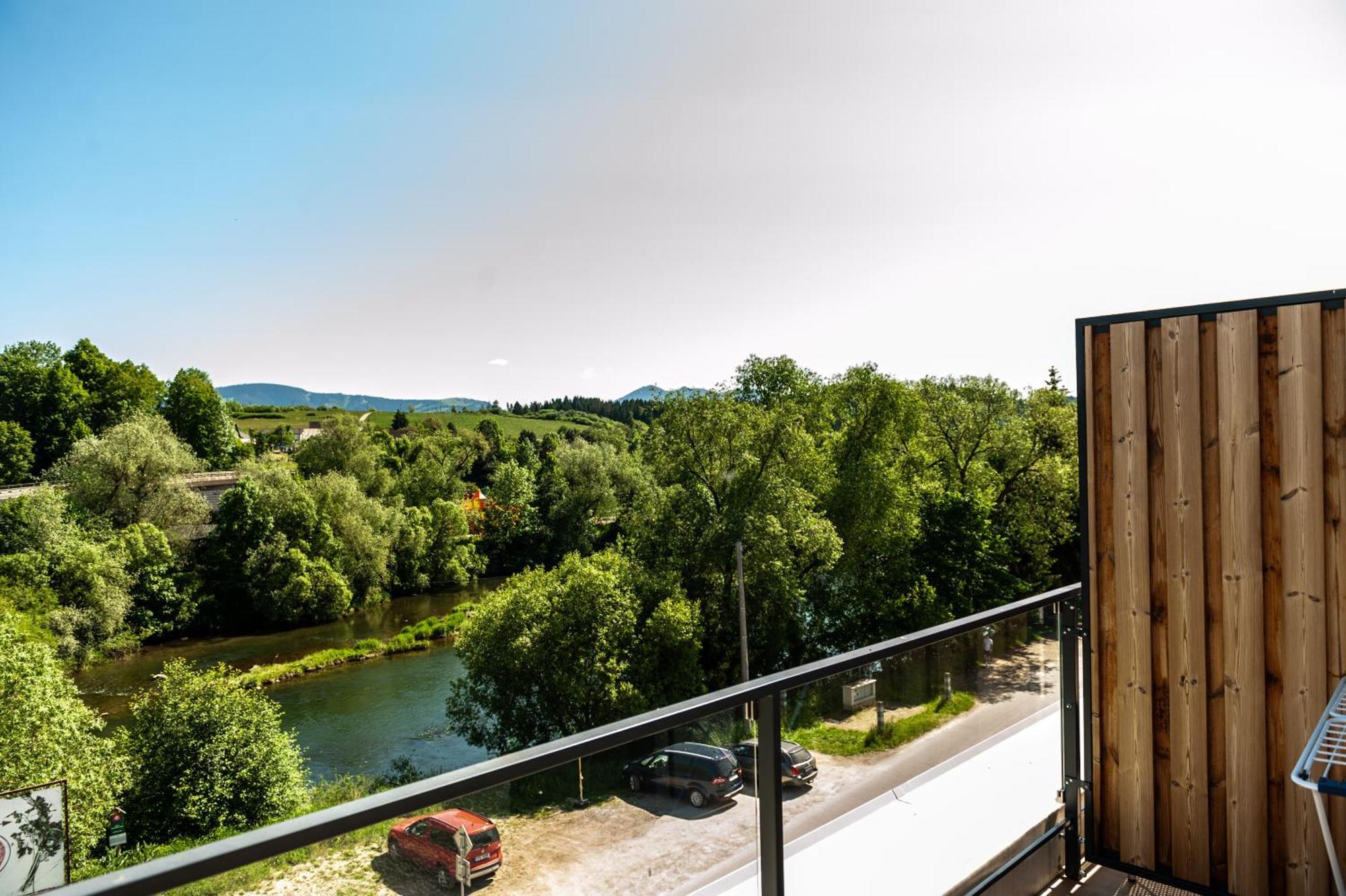 Apartmany Besen Bešeňová Esterno foto